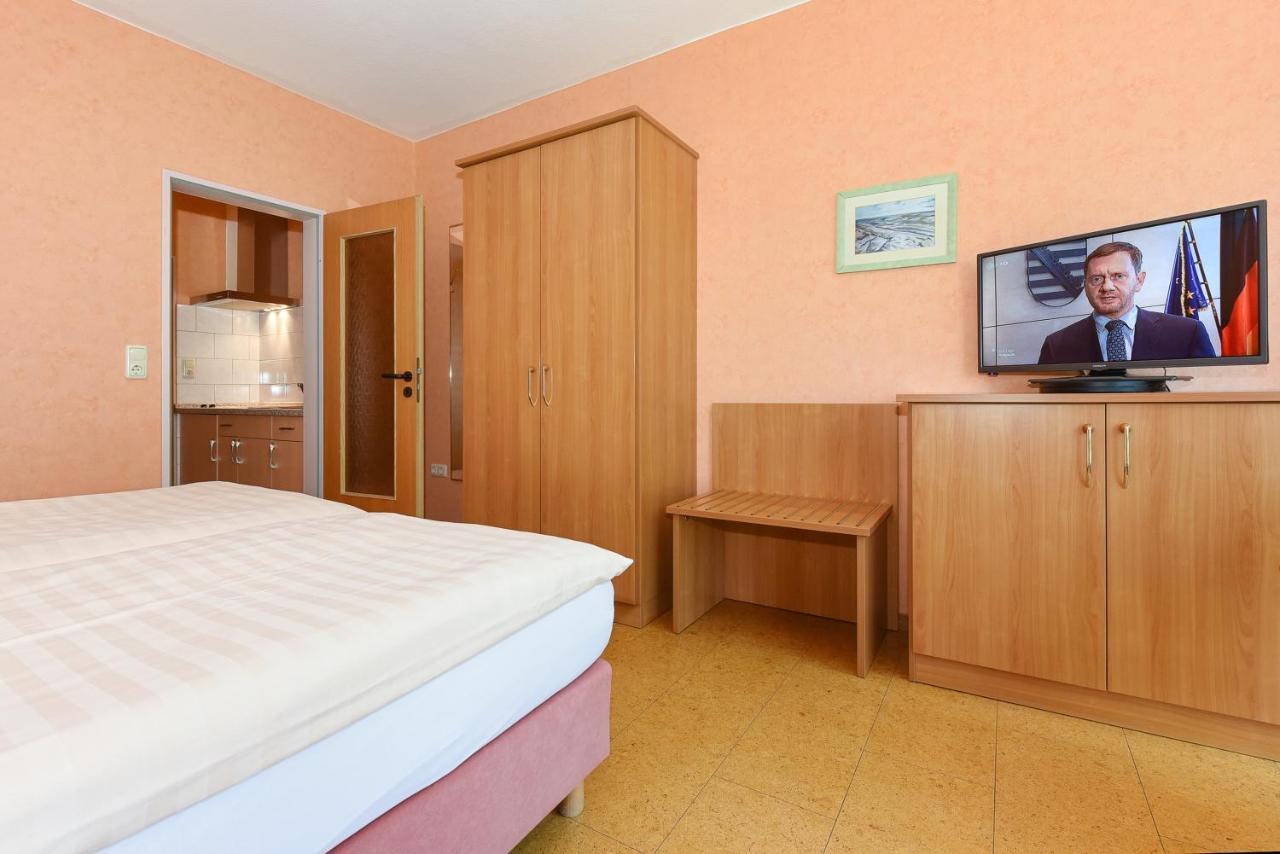 Hotel-Pension Altes Siel Bensersiel Exteriör bild