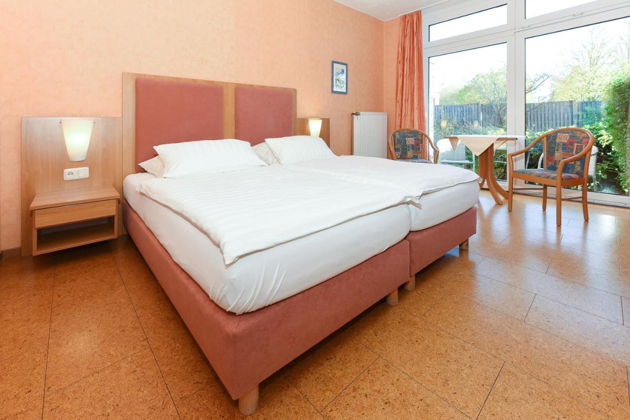 Hotel-Pension Altes Siel Bensersiel Exteriör bild