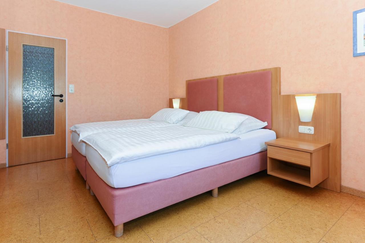 Hotel-Pension Altes Siel Bensersiel Exteriör bild