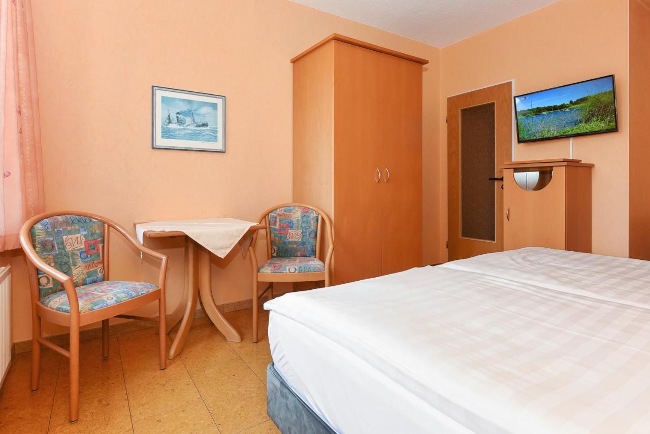 Hotel-Pension Altes Siel Bensersiel Exteriör bild