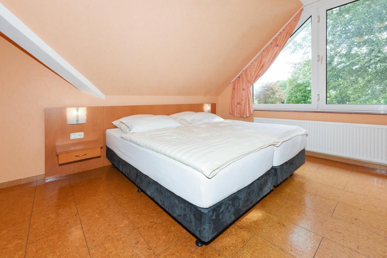 Hotel-Pension Altes Siel Bensersiel Exteriör bild