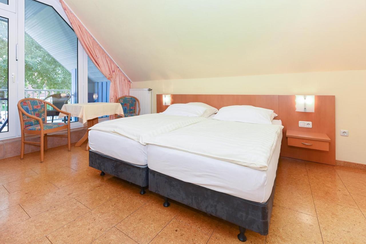 Hotel-Pension Altes Siel Bensersiel Exteriör bild