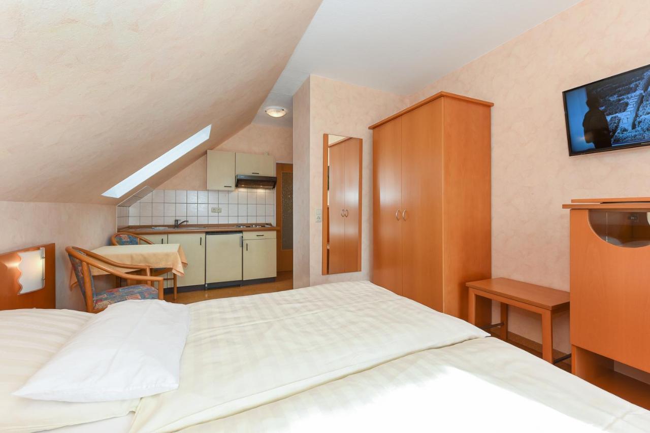 Hotel-Pension Altes Siel Bensersiel Exteriör bild
