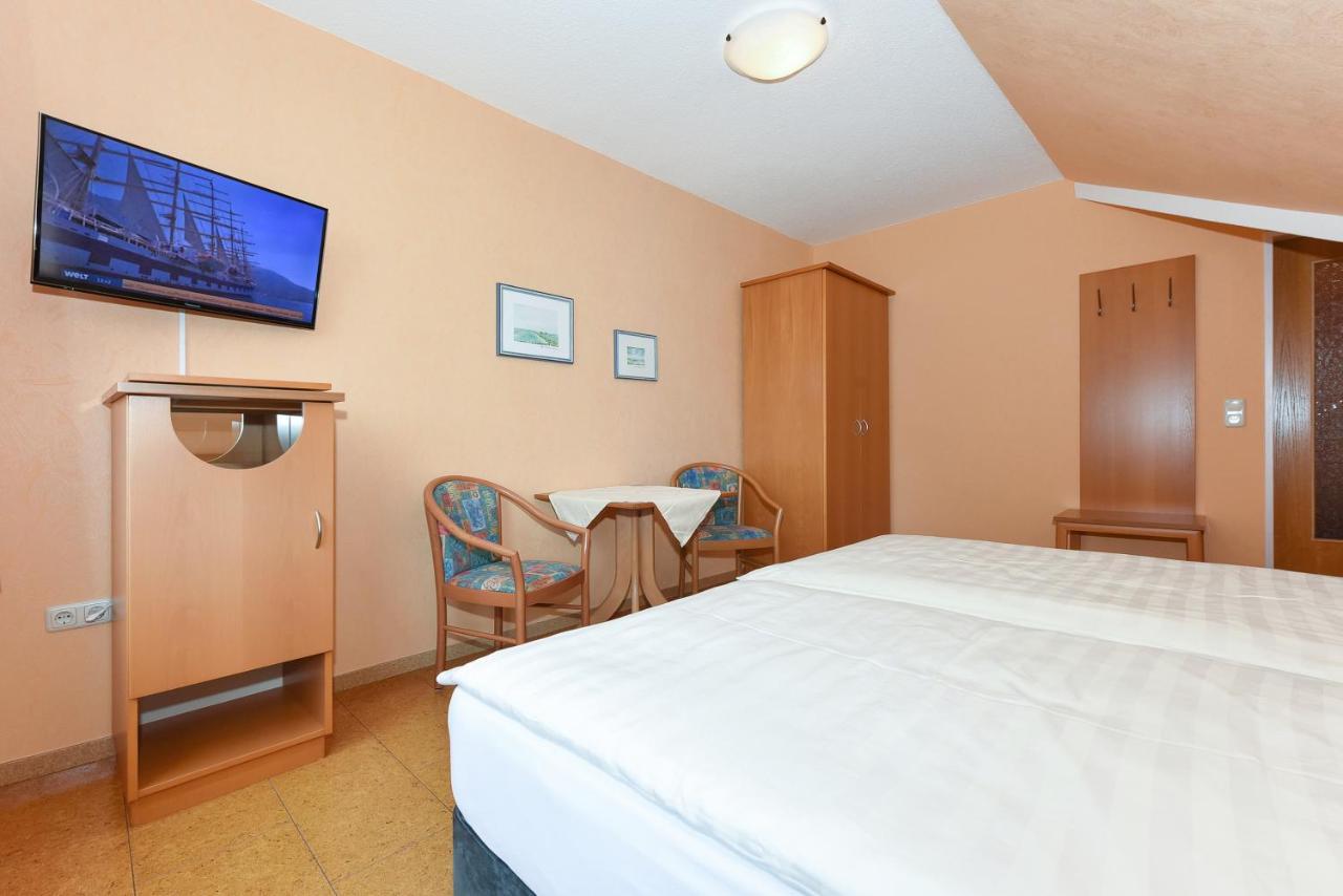Hotel-Pension Altes Siel Bensersiel Exteriör bild
