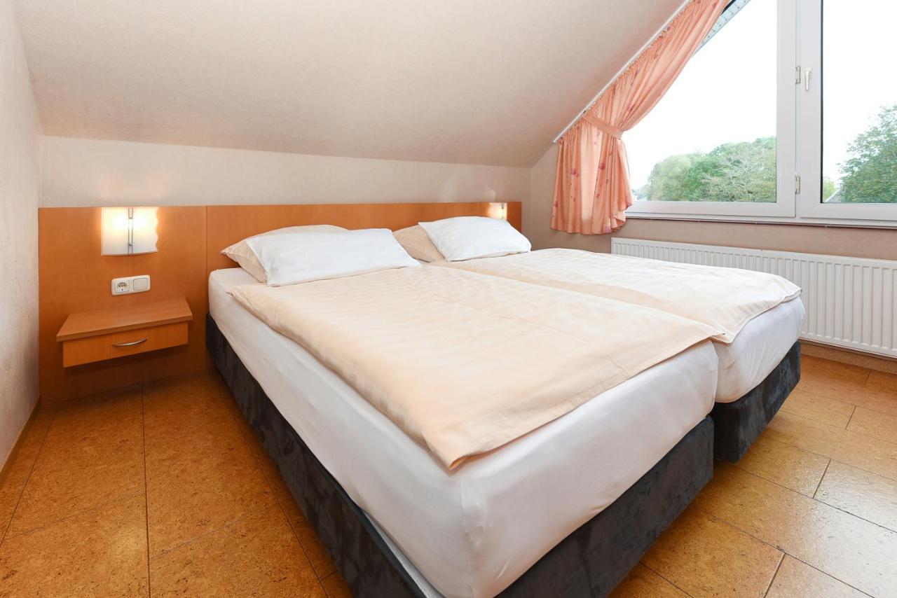 Hotel-Pension Altes Siel Bensersiel Exteriör bild